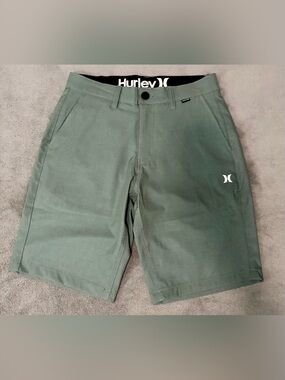 Hurley hybrid walkshorts - size 28